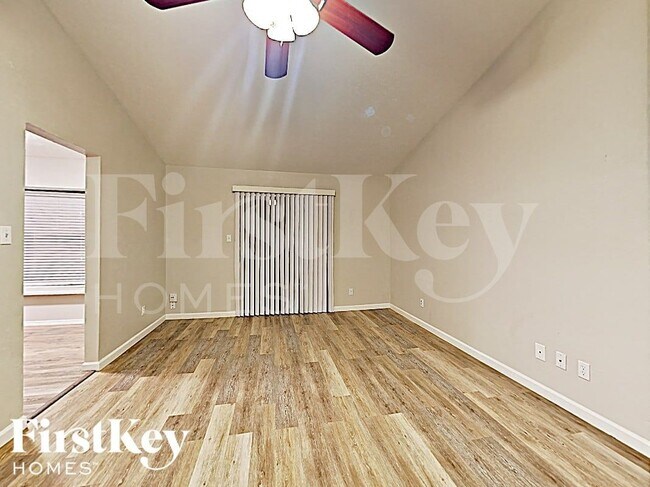Foto del edificio - 2805 Galemeadow Dr