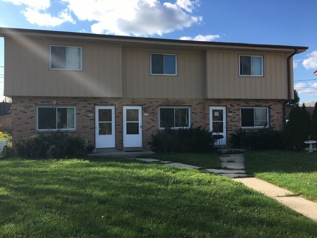 Building Photo - 1420 Willow Ln