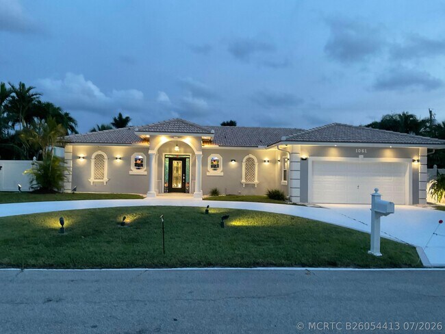 Foto del edificio - 1061 Bimini Ln