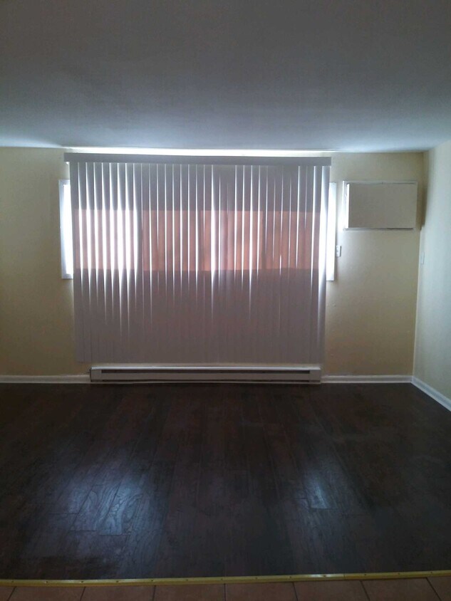 Primary Photo - 1116 Irving Ave