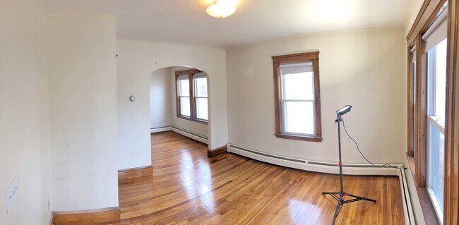 Building Photo - 31 Putnam St