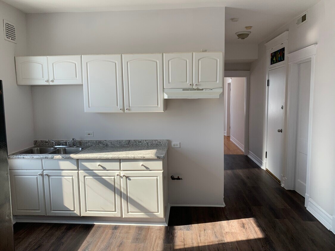 Foto principal - 2553 S Troy St