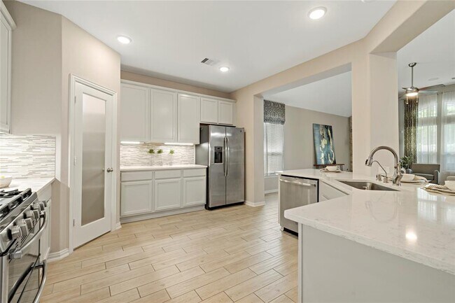 Foto del edificio - 15331 Lakewood Terrace Dr