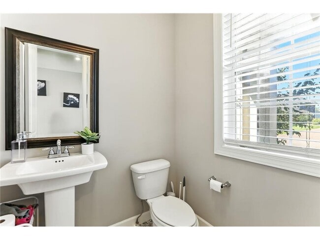 Building Photo - 2325 Keystone Ave N E