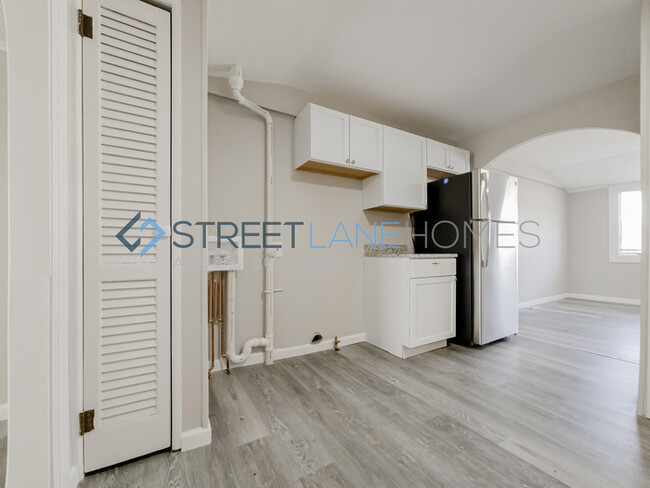Building Photo - NOW OFFERING $250 OFF FIRST FULL MONTH IF ...