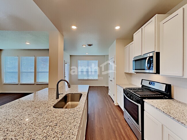 Foto del edificio - 2705 Lillybrook Ln
