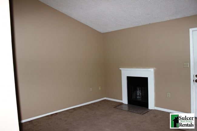 Building Photo - Energy Efficient but roomy - Premium locat...
