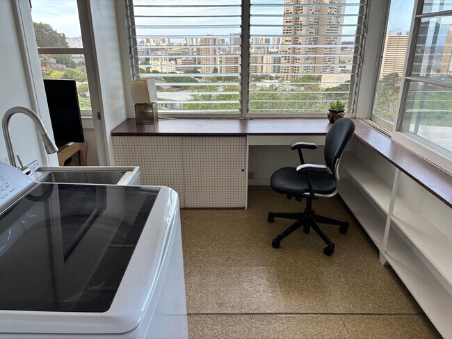 Foto del edificio - 1970 Mott-Smith Dr