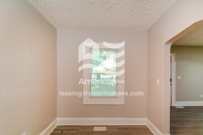 Foto del edificio - 130 Kensington Cir