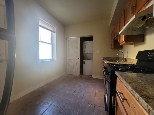 Building Photo - 1645 W 80th St