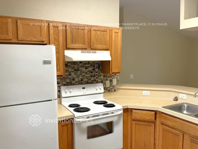 Foto del edificio - 627 Parakeet Ct