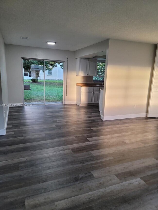 Foto del edificio - 622 Plymouth St