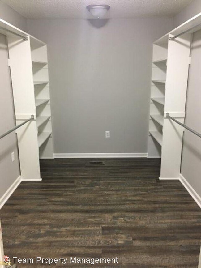 Foto del edificio - 6 br, 4 bath House - 1850 Franklin Rd.