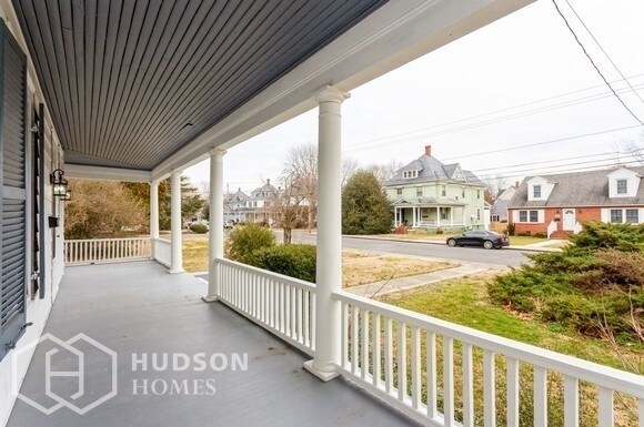 Building Photo - 303 Oakley St