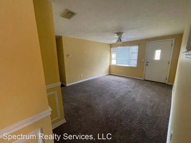 Building Photo - 4 br, 1.5 bath House - 165 Parkwood Dr. W.