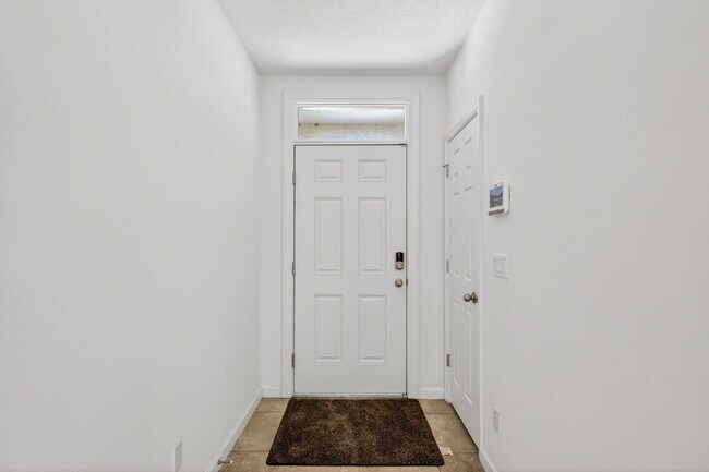 Foto del edificio - Renovated 4 Beds 2 Baths Single Family on Over a QTR Acre lot | Huge Yard