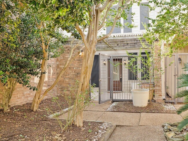 Building Photo - 12660 Briar Patch Dr