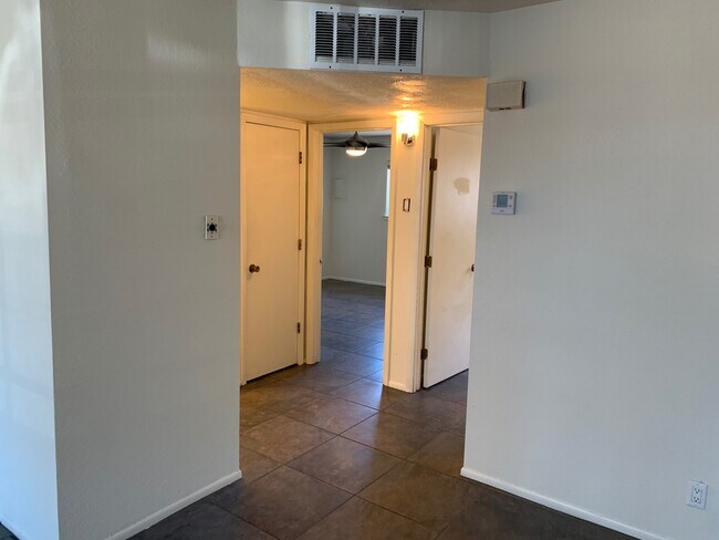 Building Photo - 336 Cagua Dr NE