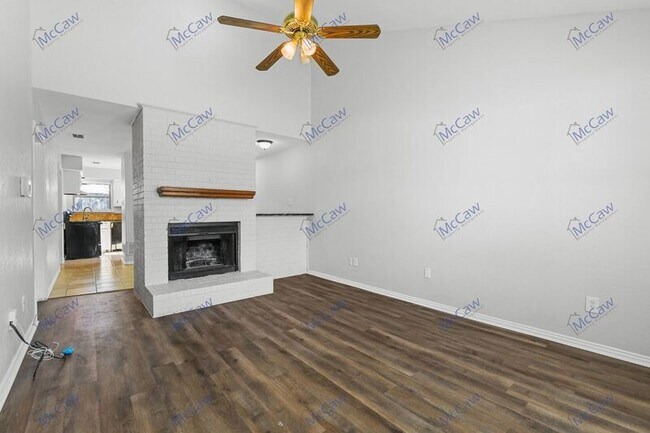 Foto del edificio - 701 S Elm St