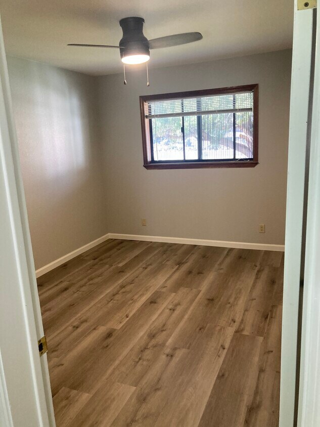 Guest bedroom - 1319 S Saddleback Dr