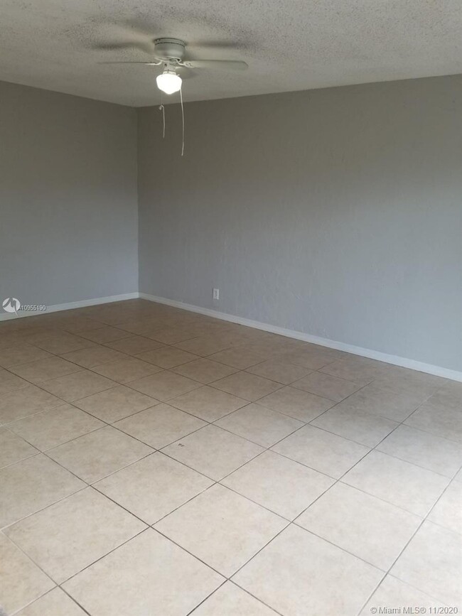 Building Photo - 2106 Sherwood Forest Blvd