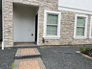 Building Photo - 4406 Crawford St