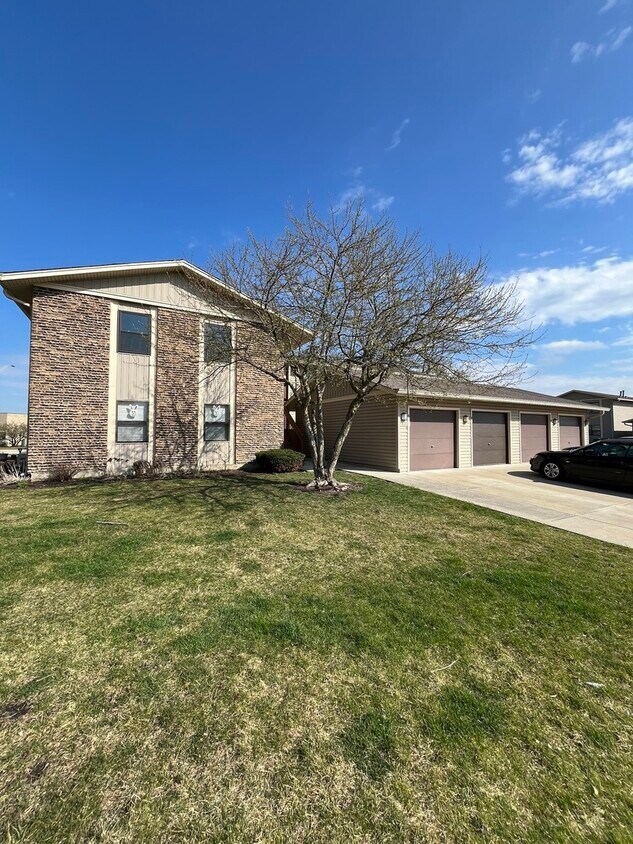 Primary Photo - 5820 Wilshire Ct