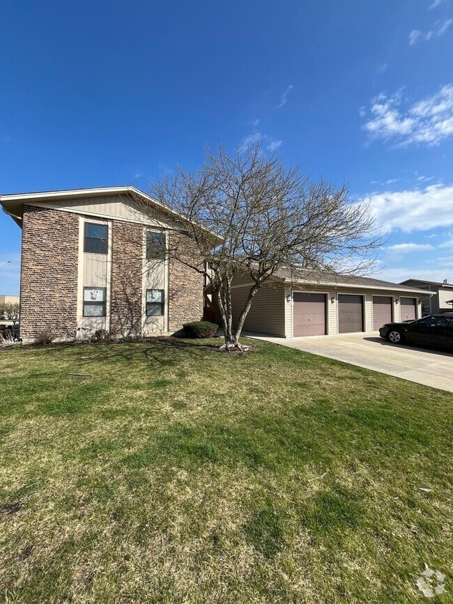 Building Photo - 5820 Wilshire Ct