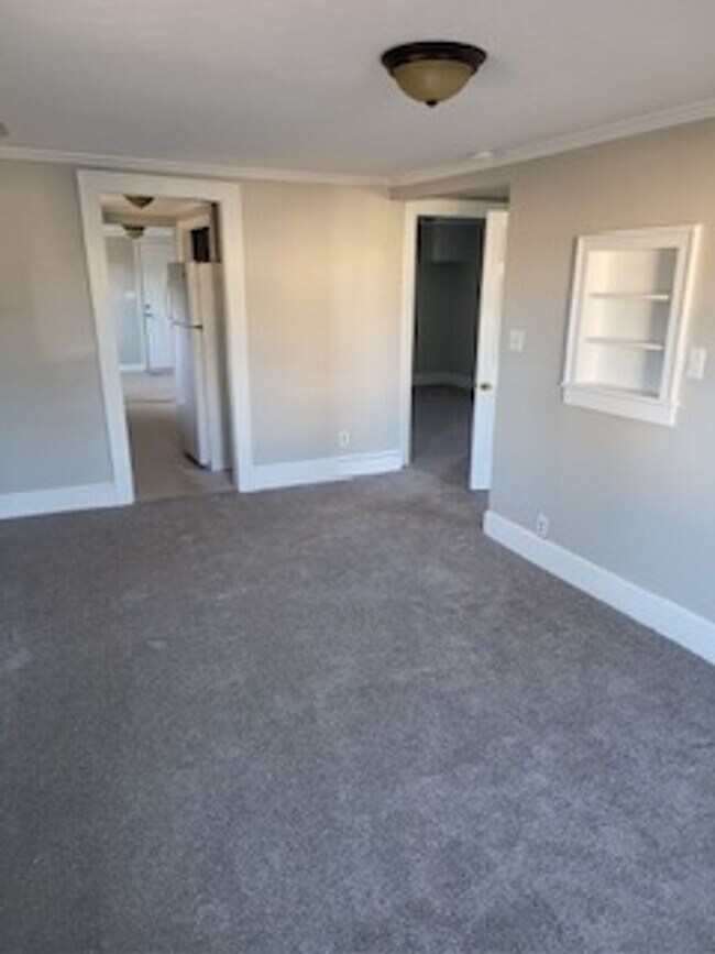 Building Photo - 307 W Cypress Street