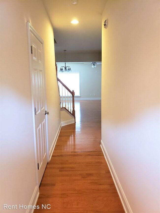 Building Photo - 3 br, 2.5 bath House - 348 Anterbury Drive