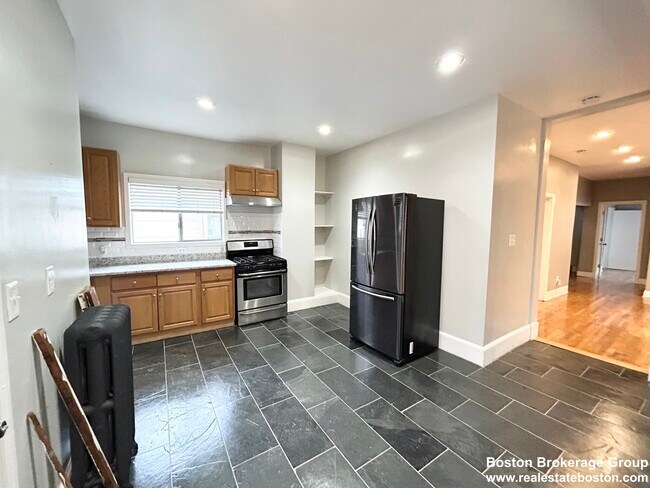 Building Photo - 14 Batchelder St