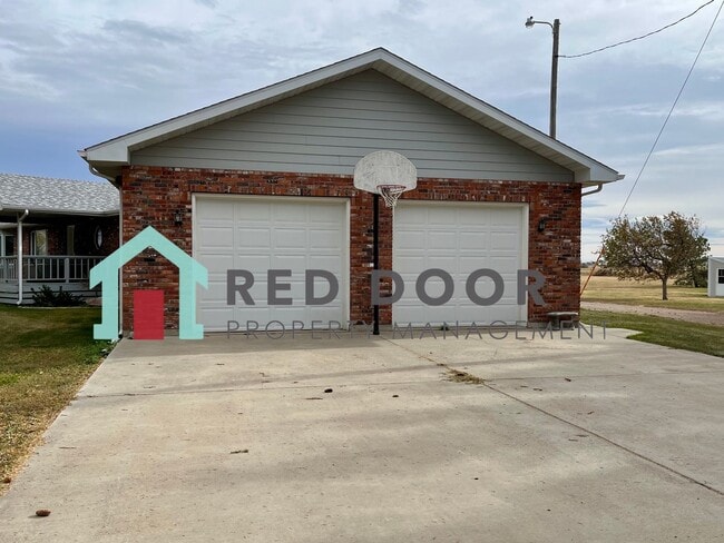Building Photo - Spacious 4-Bedroom Home on 2.5 Acres Near ...