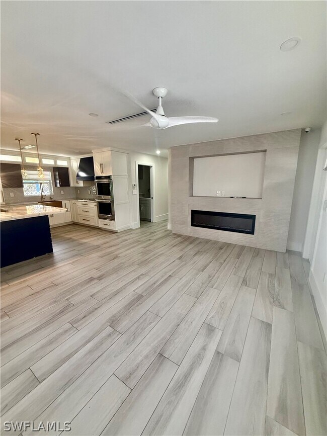 Foto del edificio - 733 Pine Cone Ln