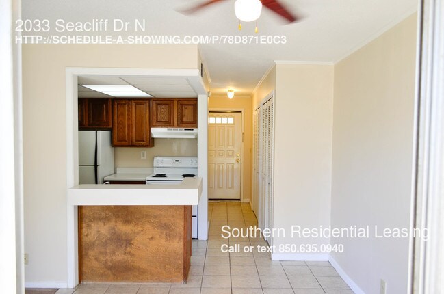 Foto del edificio - 2033 Seacliff Dr N