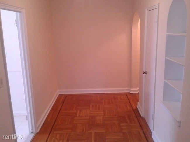Building Photo - 1 br, 1 bath Apartment - 7001 113th St 3J