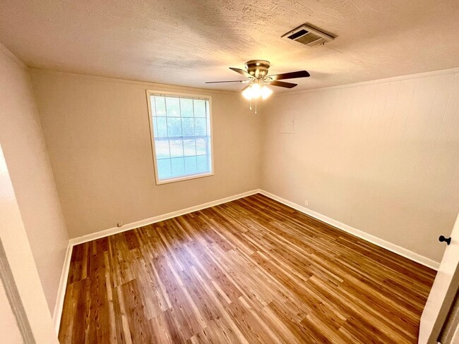 Foto del edificio - 2 bed / 1 Bath for Rent in Brandon