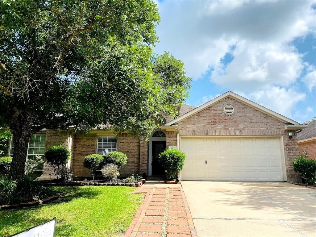 Foto principal - 19942 Cresent Creek Dr