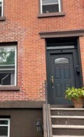 Building Photo - 281 Monmouth St