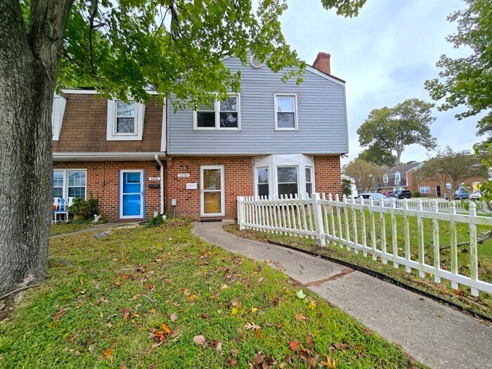 Foto principal - SPACIOUS 4 BED/2.5 TOWNHOME IN GREAT NECK!...