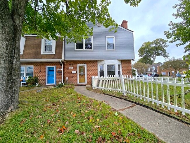 SPACIOUS 4 BED/2.5 TOWNHOME IN GREAT NECK!... - SPACIOUS 4 BED/2.5 TOWNHOME IN GREAT NECK!...