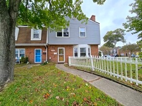 Building Photo - 2259 Sedgewick Dr