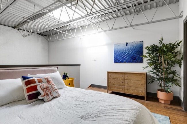 Building Photo - 1100-1106 Hull St