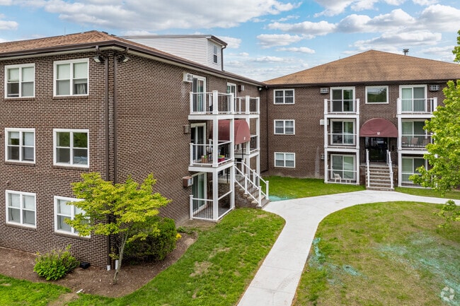 Building Photo - Pondsview Apartments