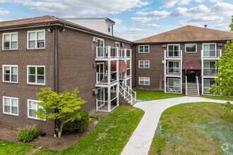 Building Photo - Pondsview Apartments