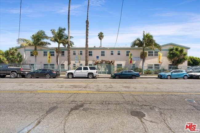 Building Photo - 10600 S Inglewood Ave
