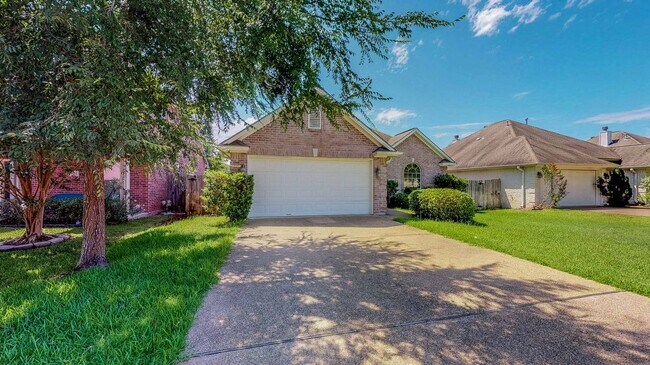 Building Photo - Castlegate Home Available
