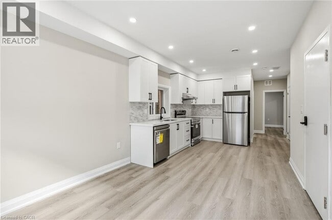 Building Photo - 489 Cannon St E