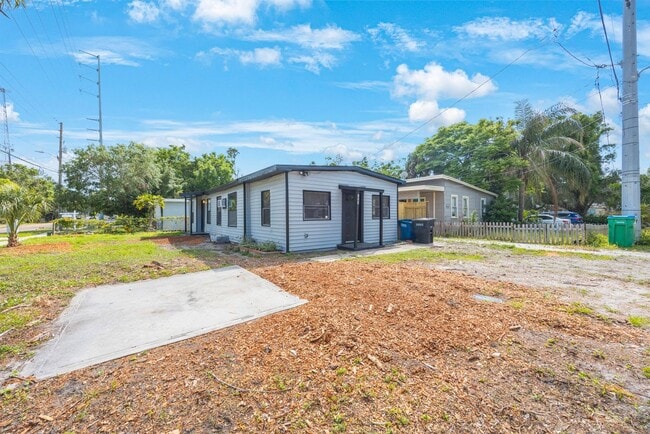 Building Photo - Cute 2bdrm/1bath House for rent ** Ready now ** Section 8 OK