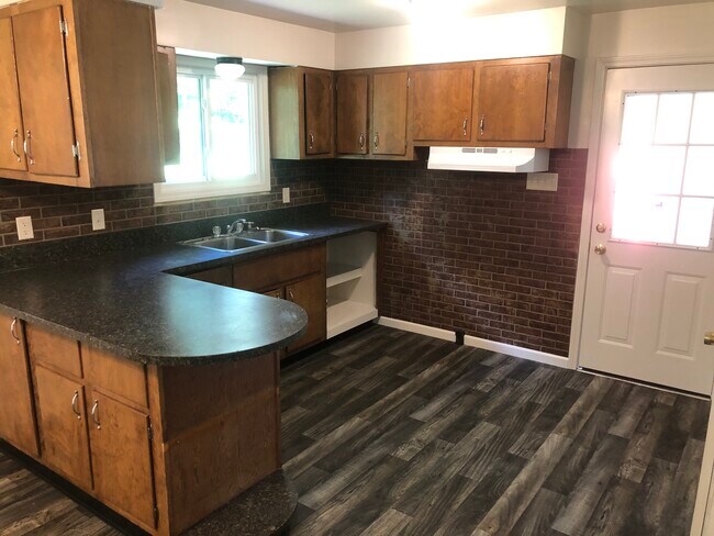 Kitchen - 48394 Bell School Rd