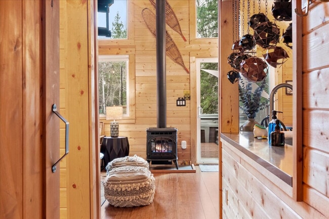 Building Photo - 102 Tahoma Pl